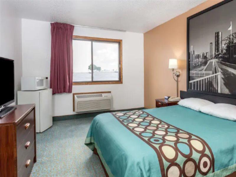 Super 8 By Wyndham Bourbonnais/Kankakee Area Bagian luar foto