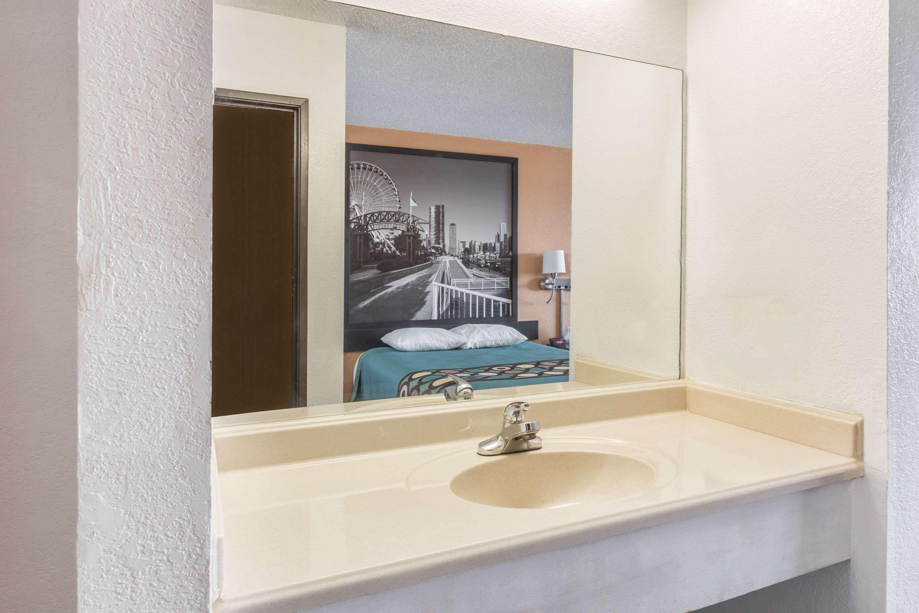 Super 8 By Wyndham Bourbonnais/Kankakee Area Bagian luar foto