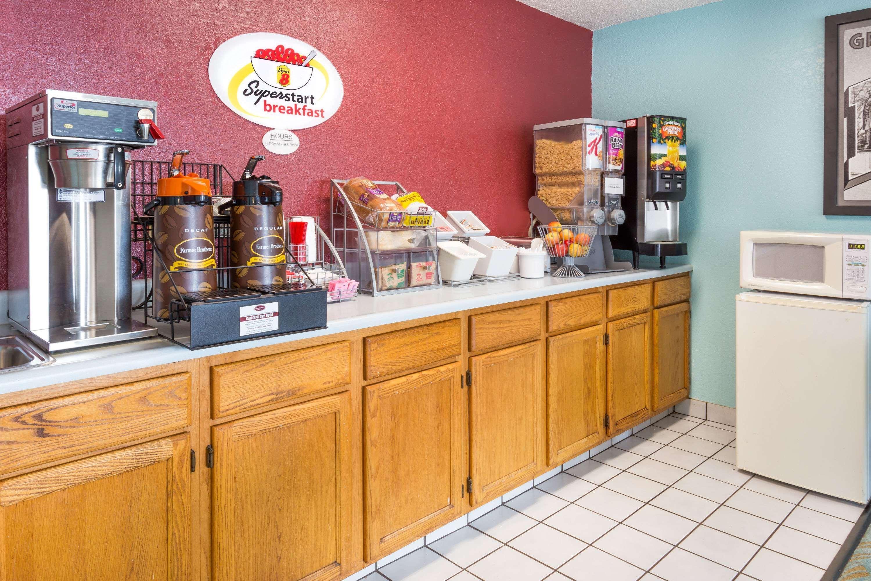 Super 8 By Wyndham Bourbonnais/Kankakee Area Bagian luar foto