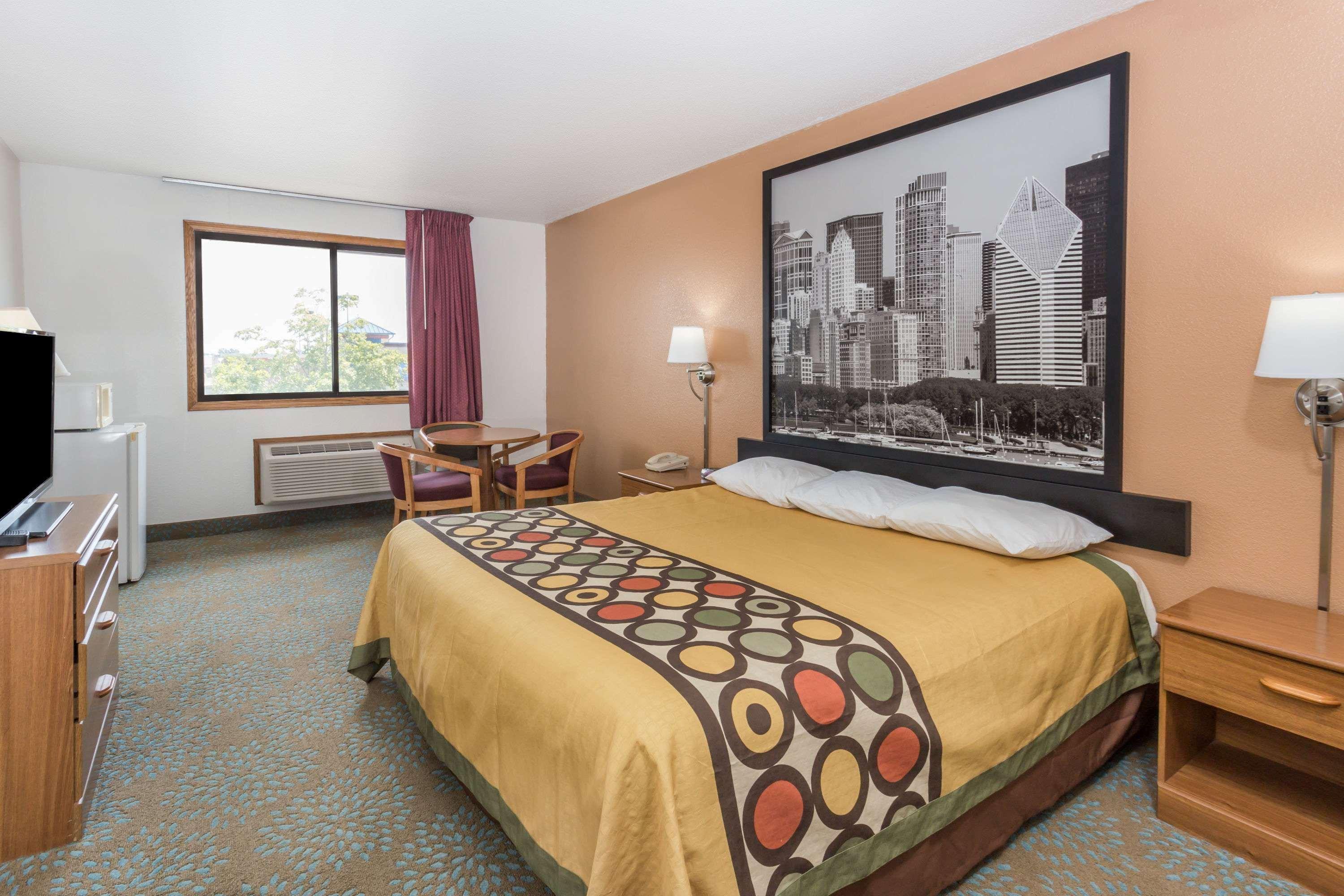 Super 8 By Wyndham Bourbonnais/Kankakee Area Bagian luar foto